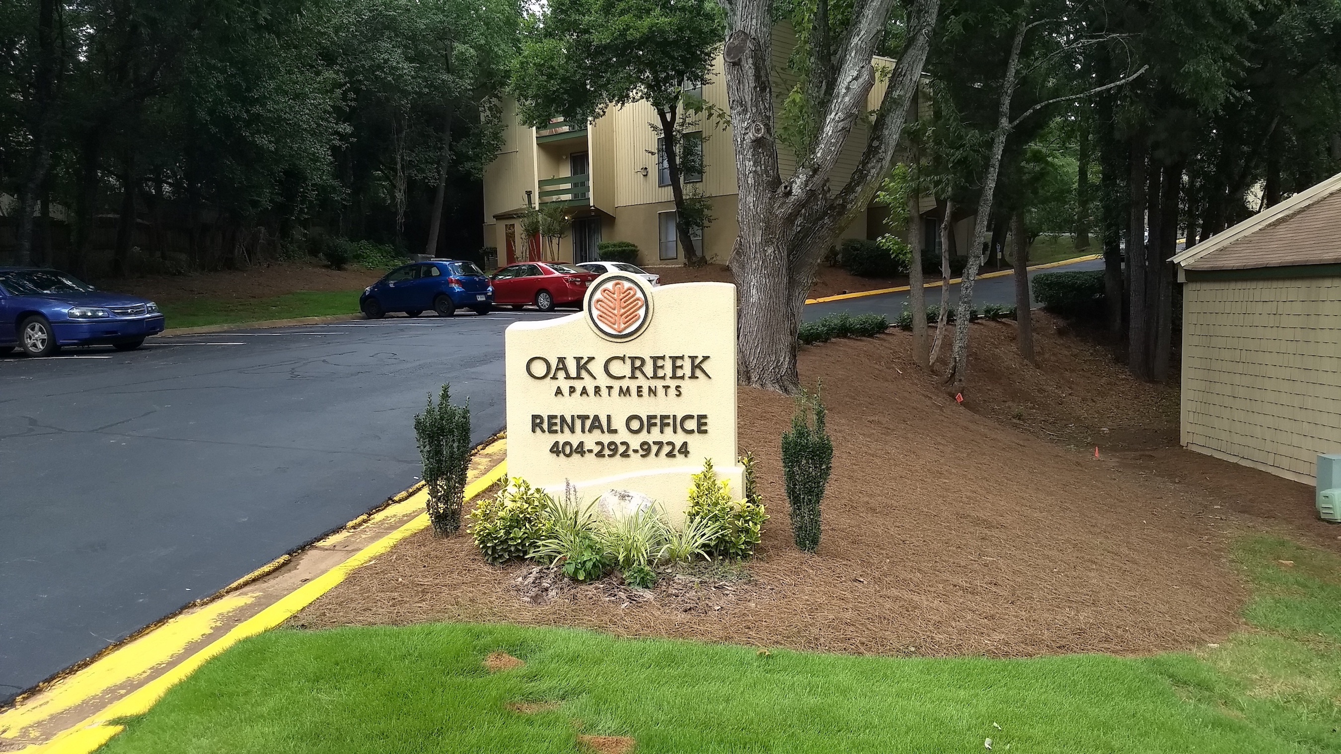 Oak Creek Apartments Affordable Luxury inside the perimeter!
